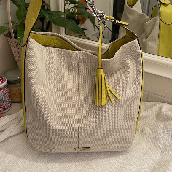 COACH - Avery Hobo in canvas and chartreuse -F28911- EUC❤️ - Picture 1 of 11